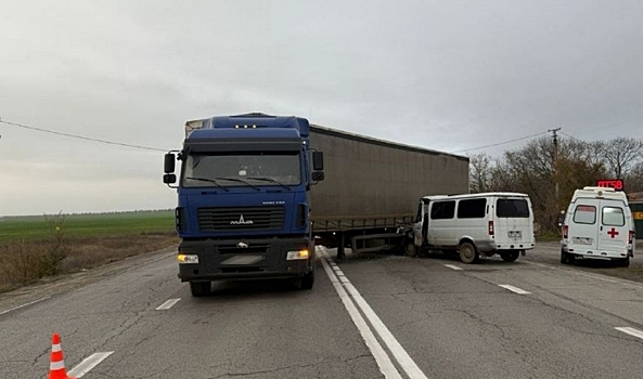 В ДТП с фурой в Волгоградской области погиб водитель ГАЗа