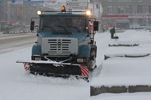 В Новосибирске работают более 600 снегоуборочных машин