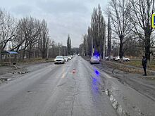 В Новочеркасске автомобиль сбил женщину
