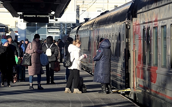 Поезд из Челябинска простоял с пассажирами больше часа: причина остановки