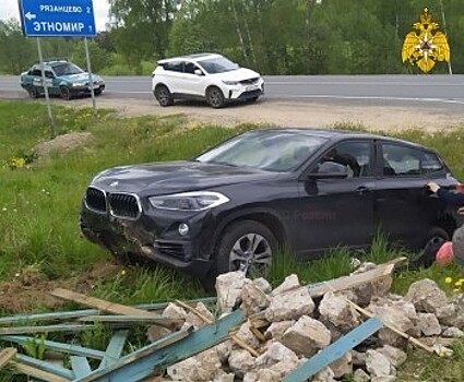 В Боровском районе БМВ слетела в кювет