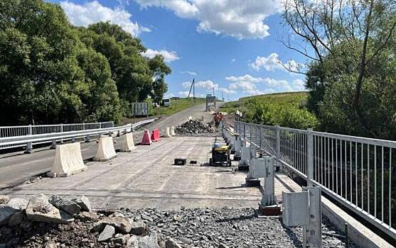 В Черемисиновском районе обновляют мост через реку Косоржа