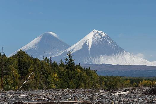 В России вулкан выбросил пепел на высоту 11 километров