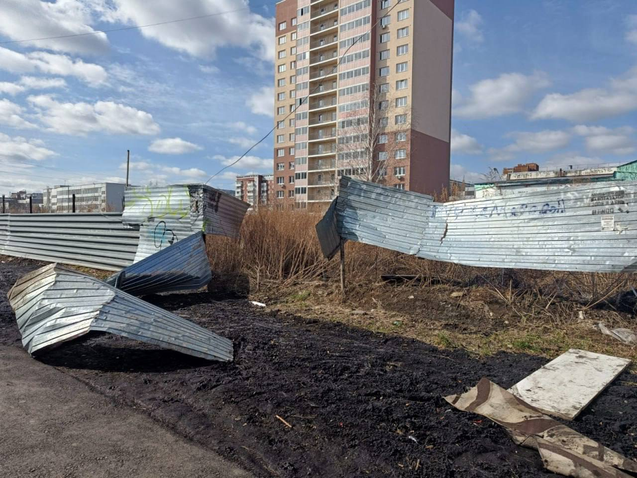 Искореженный металл грозил кемеровским школьникам тяжелыми ранами