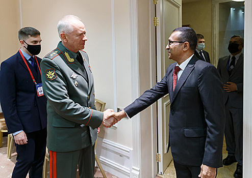 Состоялась встреча замминистра обороны России генерал-полковника Александра Фомина с замглавы оборонного ведомства Мальдивской Республики