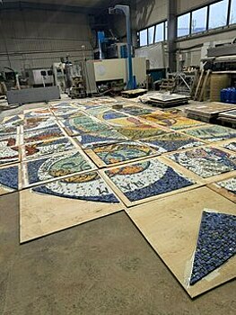 Часы в ЦДМ в Москве - одни из самых больших в мире