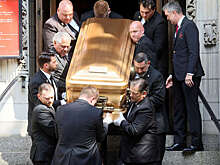 В сети предположили, что Трамп ушел от налогов, похоронив первую жену в гольф-клубе