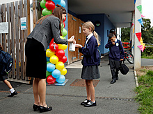 Школа обругала родителей учеников за появление в неподобающем виде