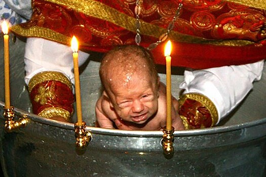 Младенец захлебнулся во время обряда крещения