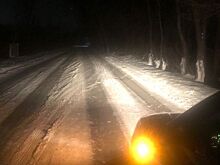 В Шахтах автомобиль сбил пешехода, который шел по дороге