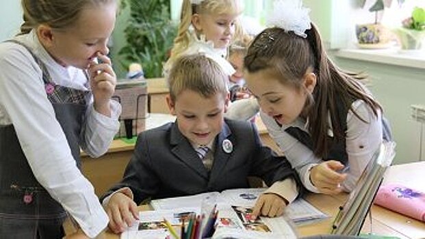 Более 80 школьников Москвы прошли курсы юных экскурсоводов