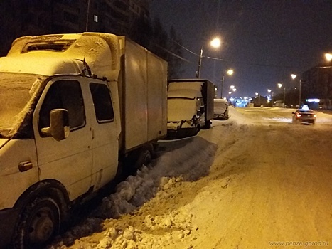 Бросивших на обочинах автовладельцев Пензы просят убрать свои машины