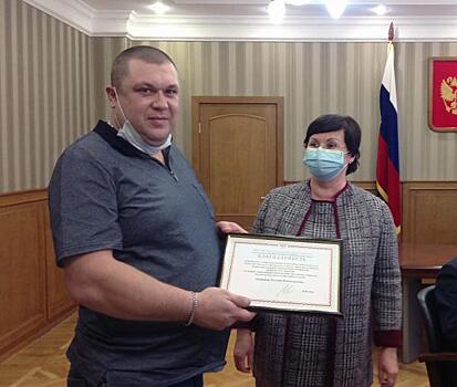 Волонтер кыштымского завода получил награду от уральского полпреда