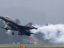 США празднуют победу над Россией: Индонезия вместо Су-35 покупает F-16