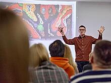 В "ЗИМ Галерее" расскажут об архитектурном авангарде и феномене текстильного искусства