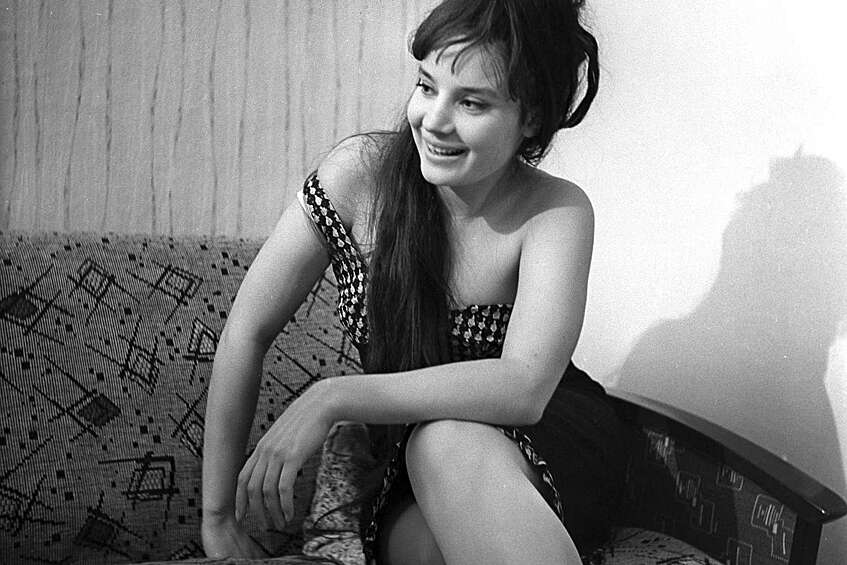 Актриса Наталья Величко в сцене из фильма «Серая болезнь», 1966 годРИА «Новости»
