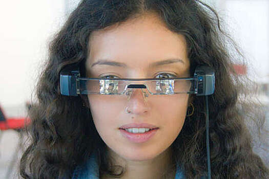 В России создали легкие стекла для VR-очков и камер телефонов