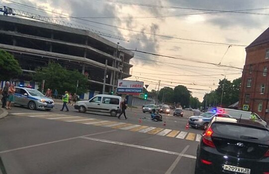 Опубликовано видео смертельного ДТП с мотоциклом в центре Калининграда (ВИДЕО 18+)