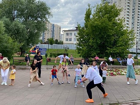 В парке 70-летия Победы прошел мастер-класс по зумбе