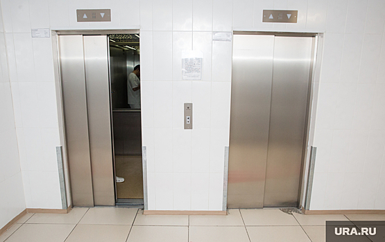 Жители 25-этажки в Ханты-Мансийске остались без лифтов