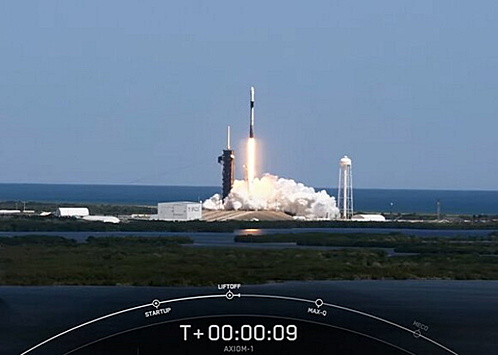 SpaceX запустила в космос корабль с полностью частным экипажем