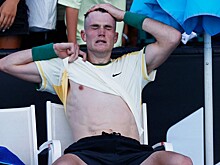 Теннисиста стошнило после победного матча на Australian Open