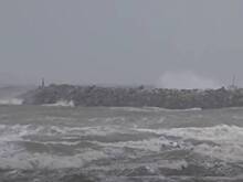 Мощный тайфун обрушился на Аляску