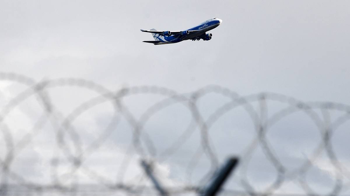 Росавиация: Летевшие в Сочи россияне застряли в Минводах на сутки