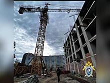 Рабочий разбился после падения с пятого этажа в Каштаке