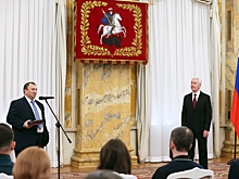 Собянин вручил премию Москвы в области СМИ журналисту "РГ" Евгению Шестакову