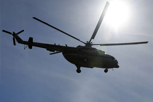 МЧС привлекло вертолет Ми-8 к тушению пожара на острове Дачный под Хабаровском