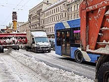Заснеженные дороги Петербурга заполнились 7-балльными пробками