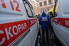 Источник: в Москве два человека пострадали при падении машины в пруд