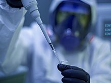 В США начали доставлять первые вакцины от COVID-19 от Pfizer