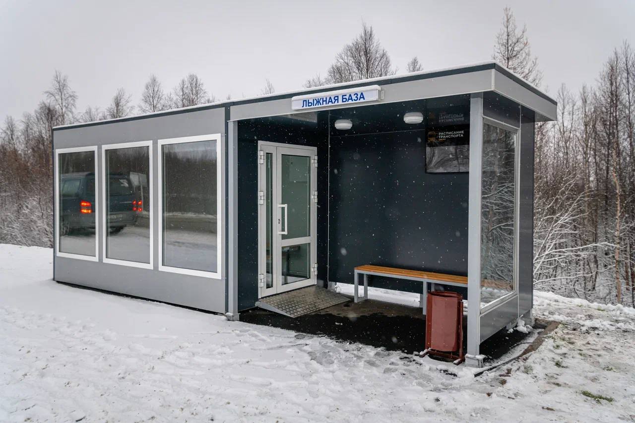Три новых теплых остановки появились у лыжной базы в Салехарде