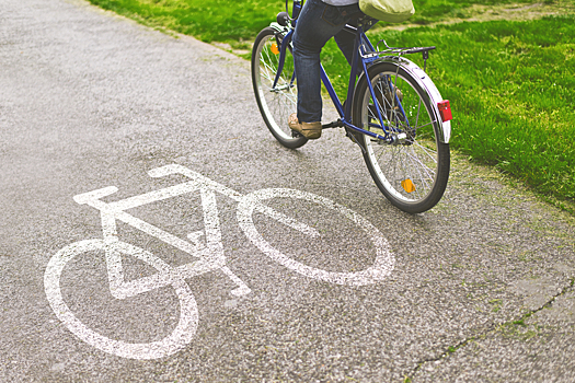 Водителей могут оштрафовать за выезд на велодорожку