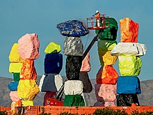 «Семь волшебных холмов» Уго Рондиноне в пустыне Невада снова отреставрируют