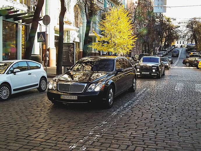 На Украине захотели продать Maybach Медведчука