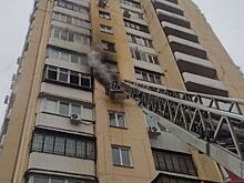 Два человека пострадали при пожаре в многоэтажке в Челябинске