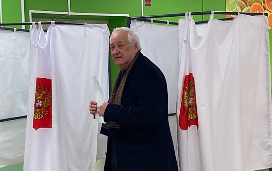 Топ-менеджер «Сургутнефтегаза» проголосовал на выборах президента России
