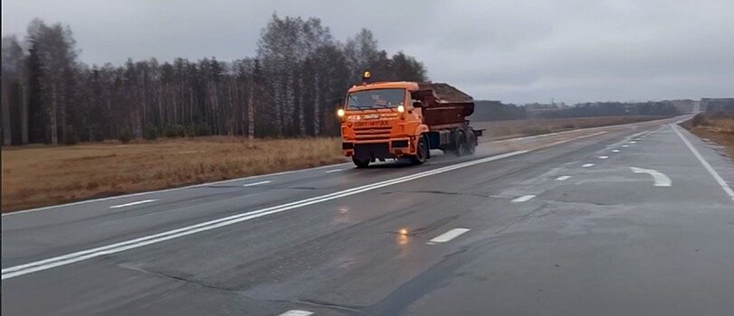 В Удмуртии впервые начали обрабатывать некоторые трассы чистой солью