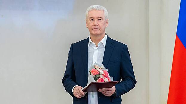 Сергей Собянин поздравил москвичек с Днем матери