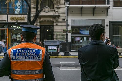Шофер чиновника в Аргентине 12 лет развозил взятки и записывал все в блокнот. Арестованы 12 человек