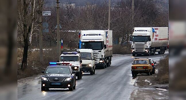 Организованная транспортная колонна на дороге — можно ли обгонять