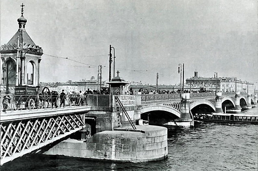 Когда в Петербурге появился первый разводной мост