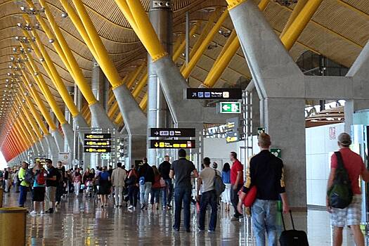 Сотрудники аэропорта обокрали пассажиров на 11 миллионов рублей и попались