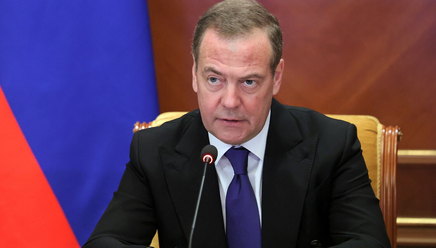 Медведев поддержал Трампа в критике Зеленского