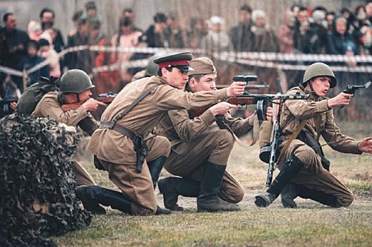 Знамя Победы: как советские войска водрузили флаг над Рейхстагом