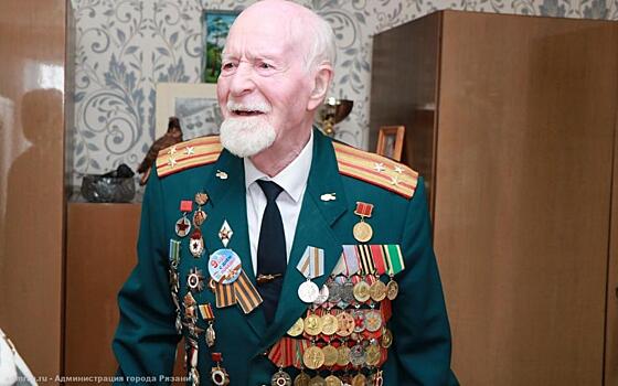 В Рязани ветерана Великой Отечественной войны Шумкина поздравили с Днём защитника Отечества