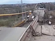 Мост с машинами обрушился на ж/д пути под Смоленском, погибла женщина. Главное